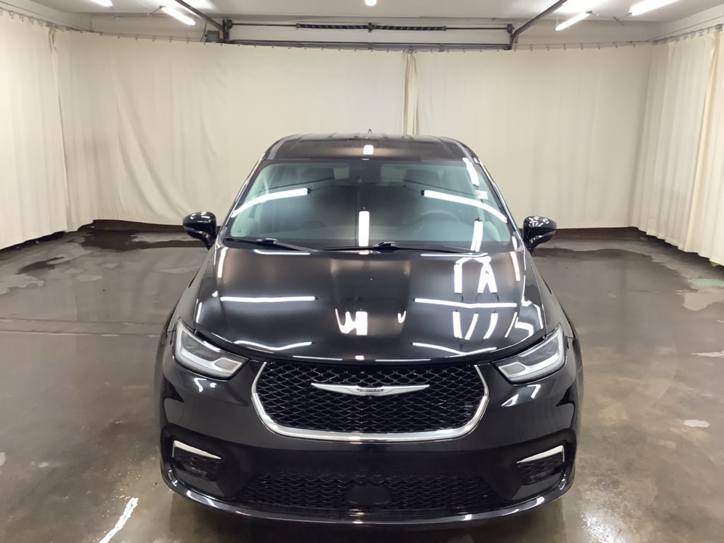 Used 2024 Chrysler Pacifica Touring L