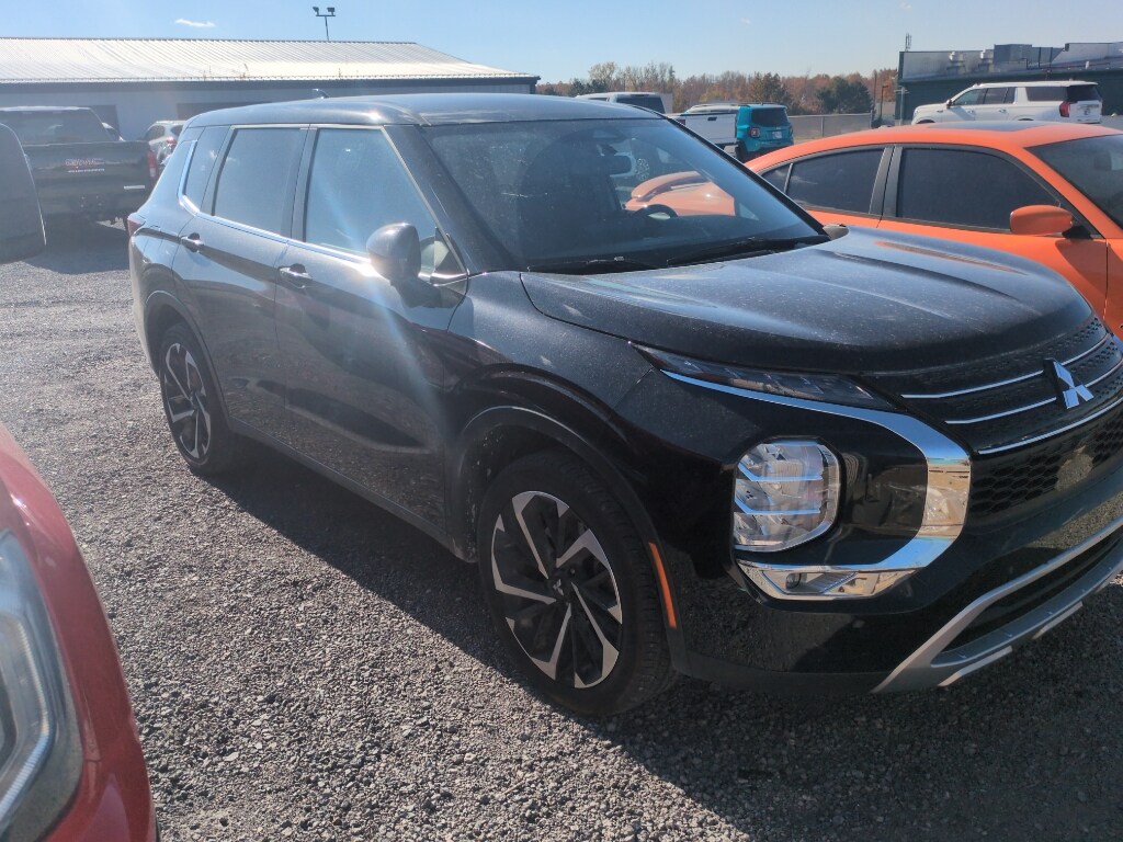Used 2024 Mitsubishi Outlander SE
