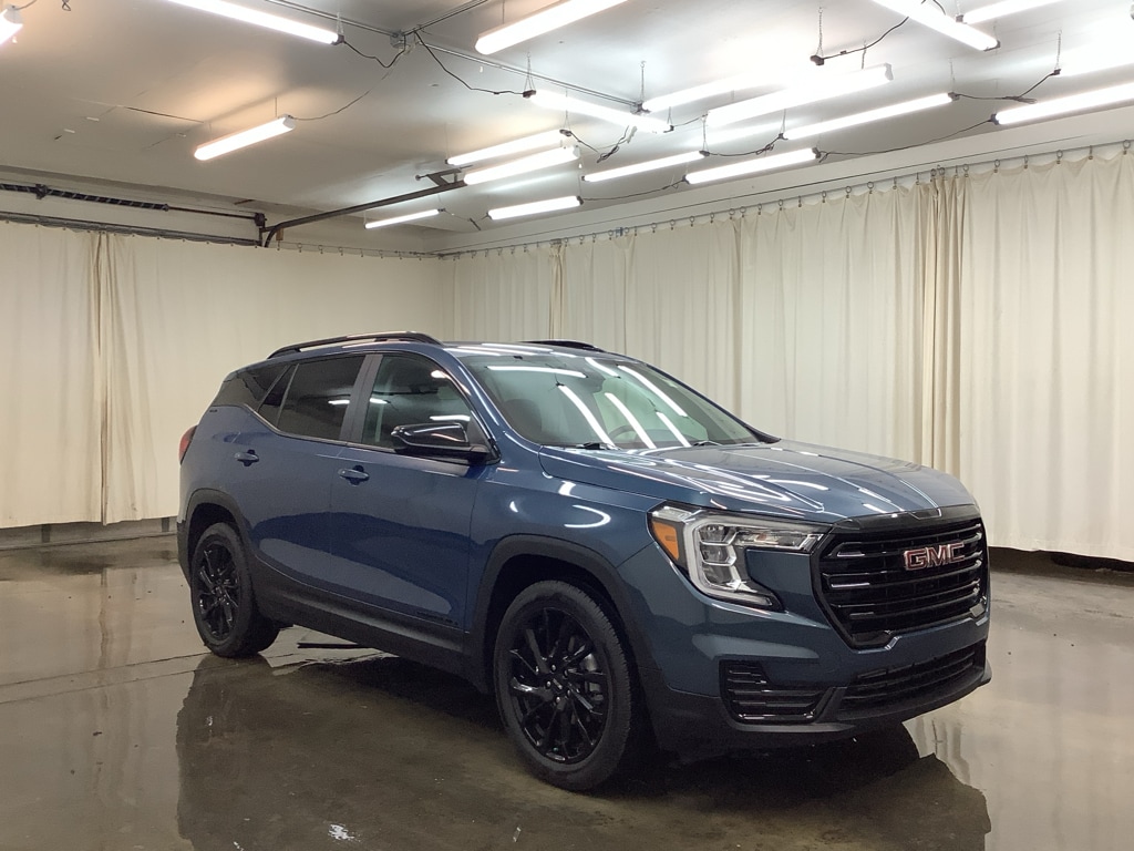 Used 2024 GMC Terrain SLE SUV