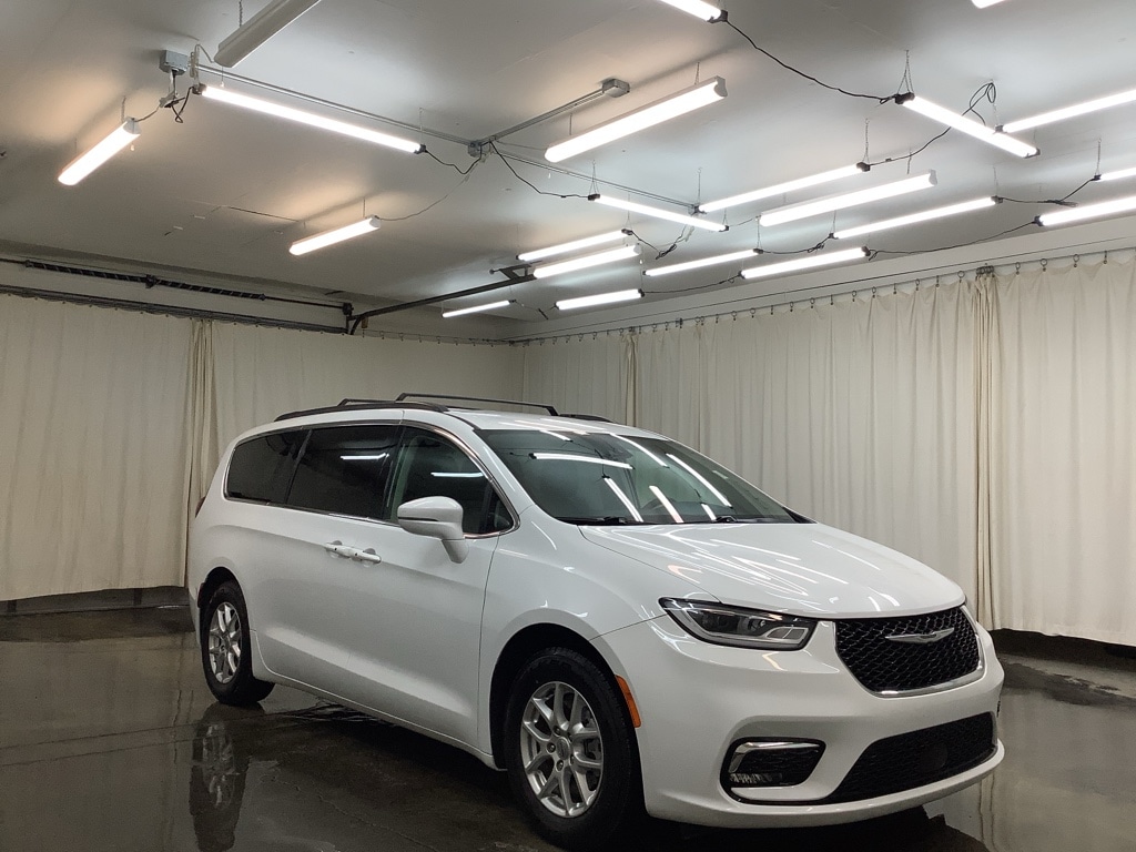 Used 2022 Chrysler Pacifica Touring L