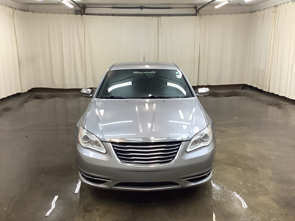 2013 Chrysler 200 Limited photo 2