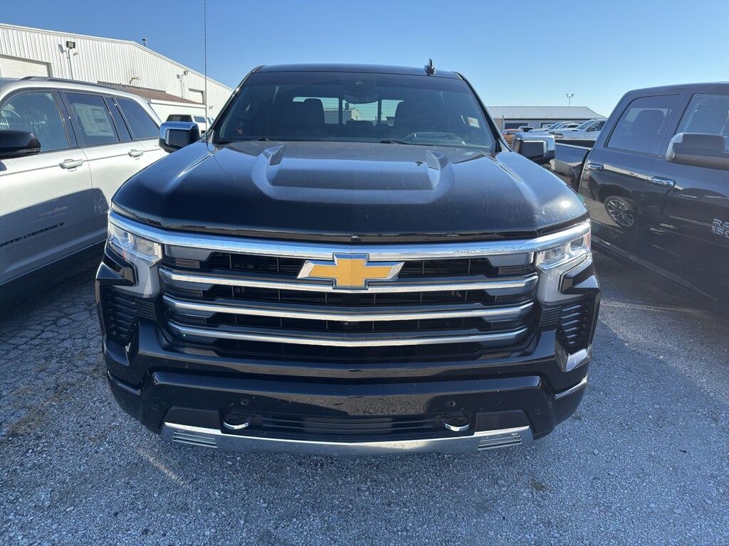 2023 Chevrolet Silverado 1500 High Country photo 2