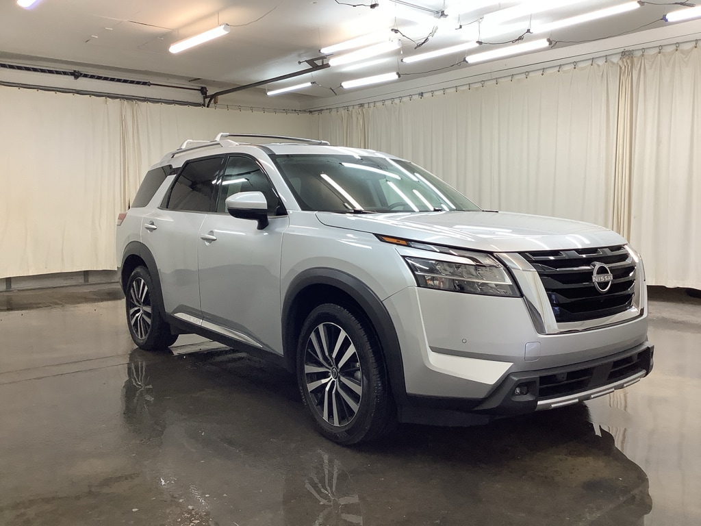 Used 2023 Nissan Pathfinder Platinum