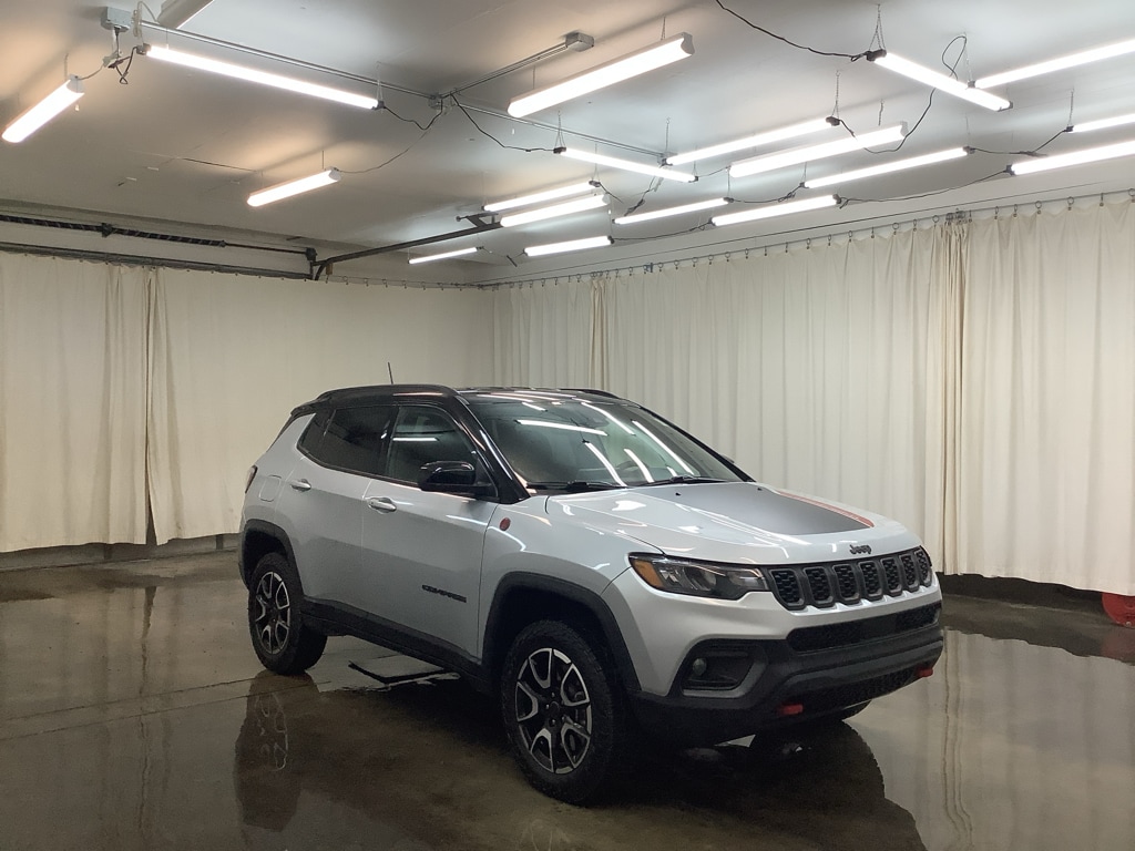 Used 2025 Jeep Compass Trailhawk