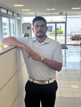 Staff member Robert Perales from ID_e26c63ac3811