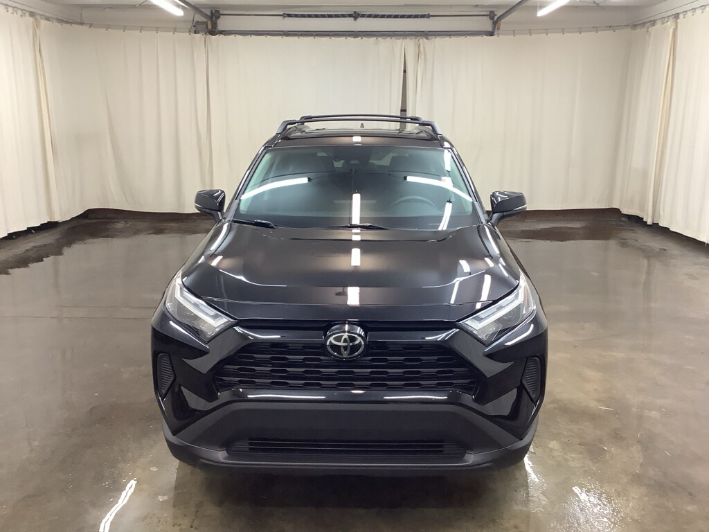 2023 Toyota RAV4 XLE photo 2
