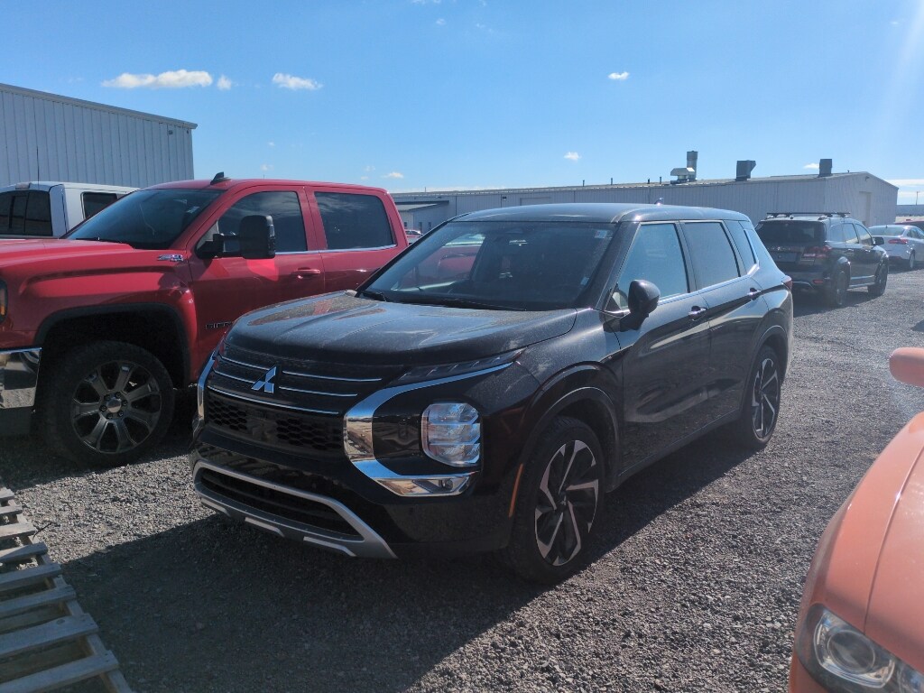 Used 2024 Mitsubishi Outlander SE