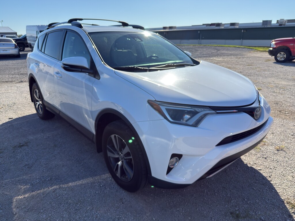 2017 Toyota RAV4 XLE photo 3