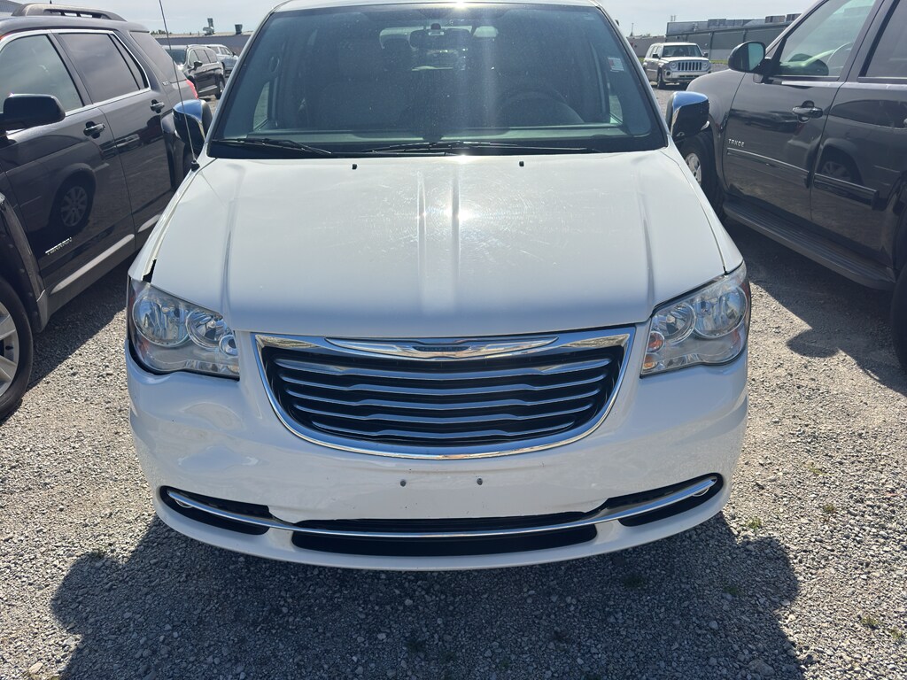 2012 Chrysler Town & Country photo 2