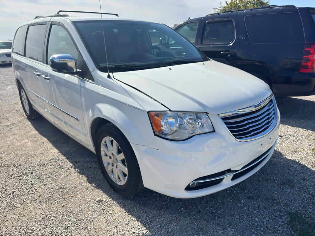 2012 Chrysler Town & Country photo 3