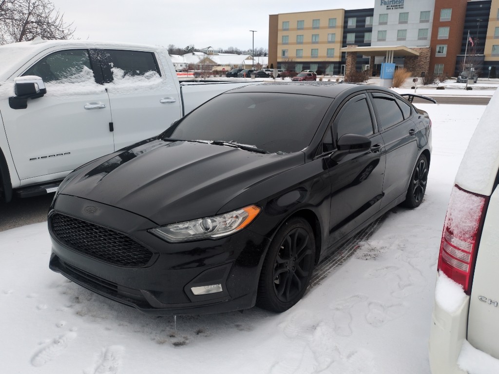 2019 Ford Fusion SE's photo