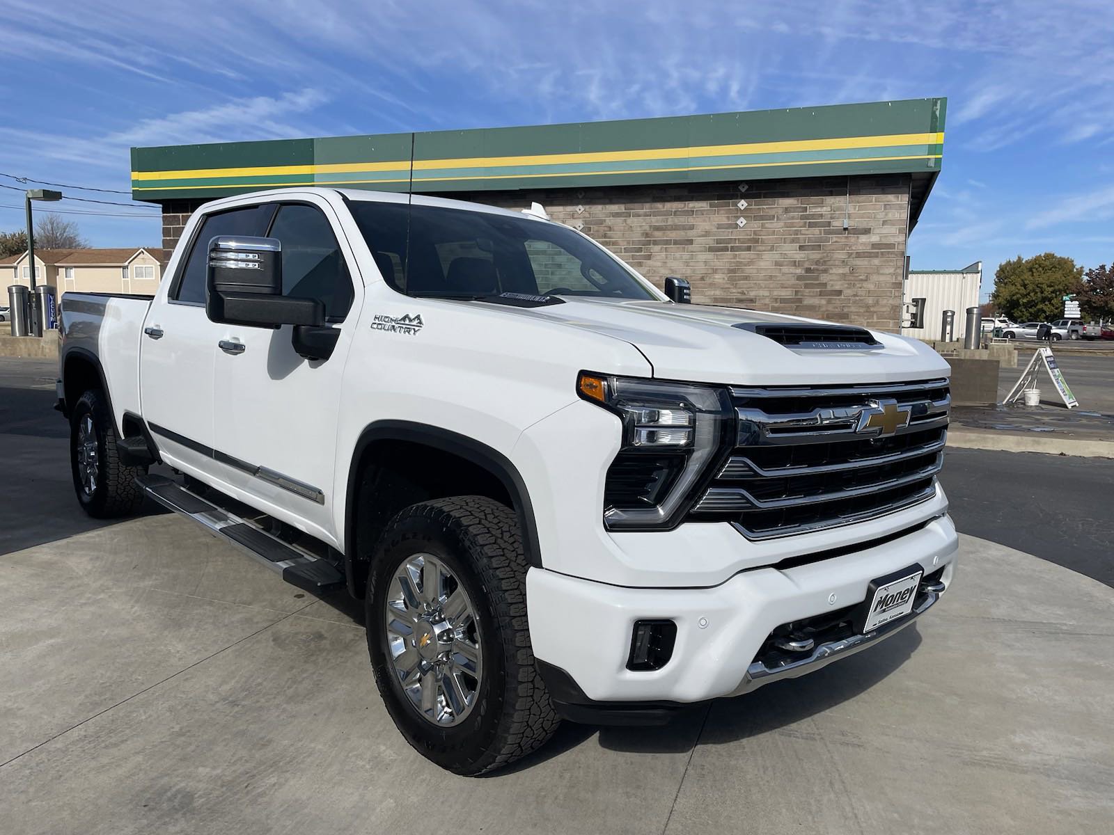 Used 2024 Chevrolet Silverado 2500HD High Country with VIN 2GC4YREY0R1127992 for sale in Salina, KS