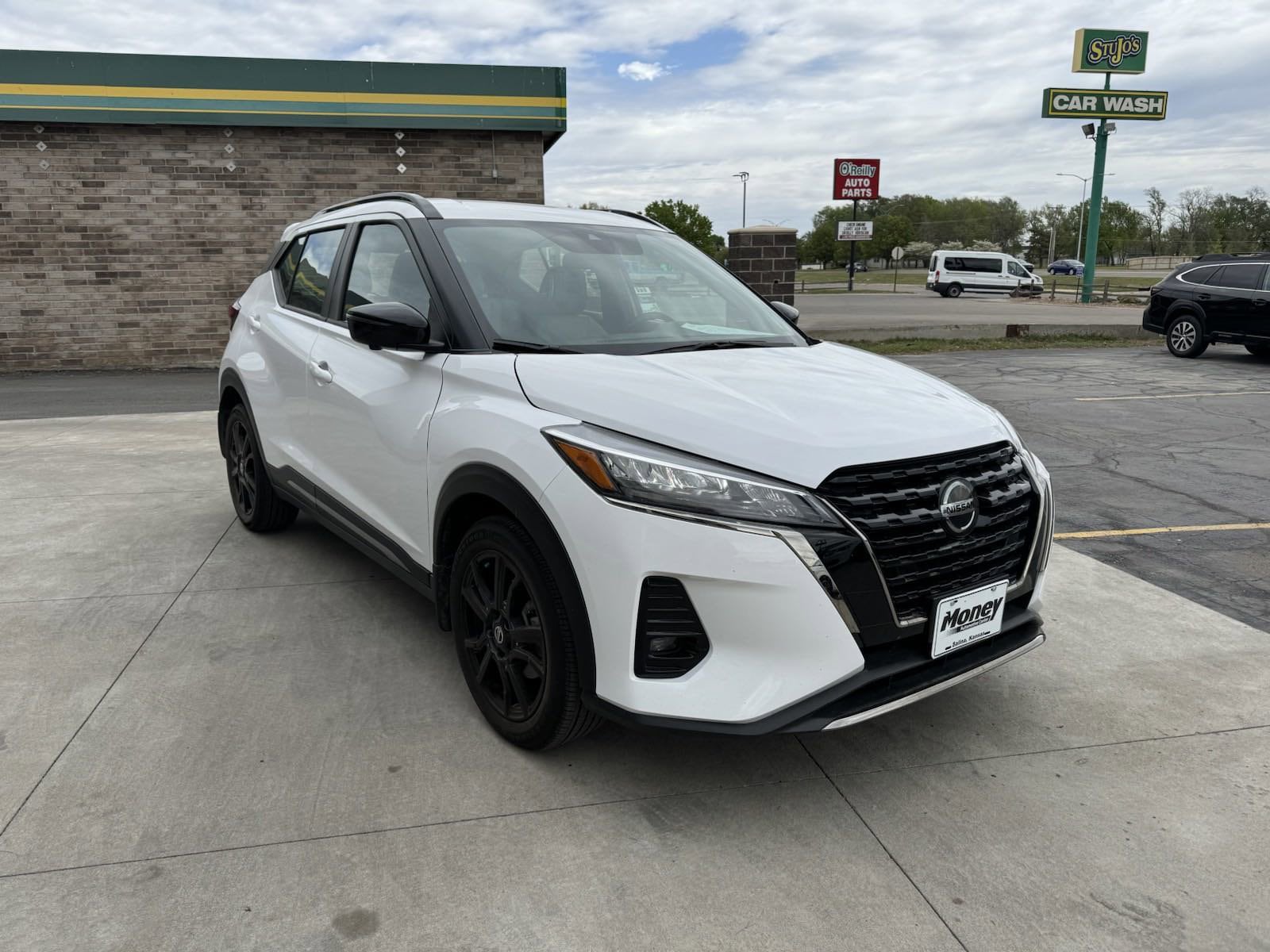 Used 2021 Nissan Kicks SR with VIN 3N1CP5DV1ML550539 for sale in Salina, KS