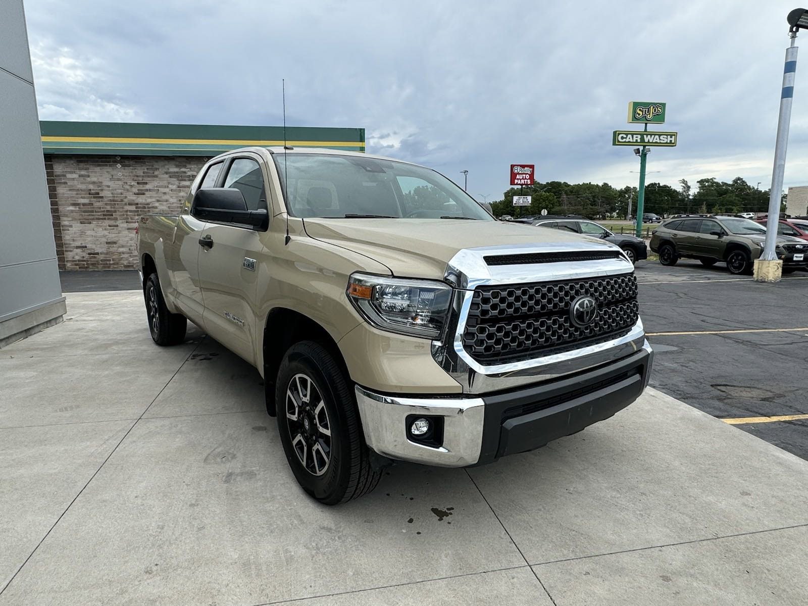 Used 2018 Toyota Tundra SR5 with VIN 5TFUW5F11JX736838 for sale in Salina, KS