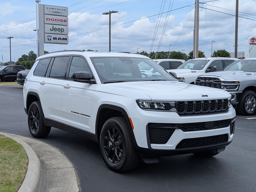 New 2026 Jeep Grand Cherokee L Laredo Sport Utility