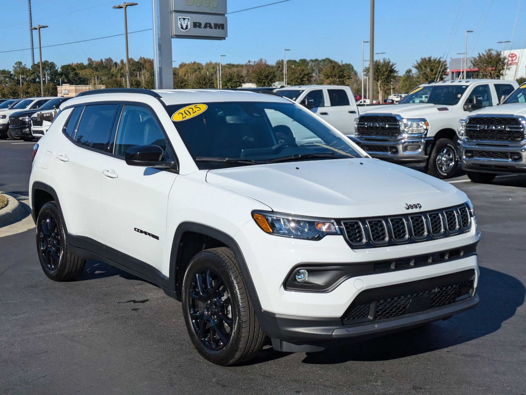 2025 Jeep Compass Latitude photo 3