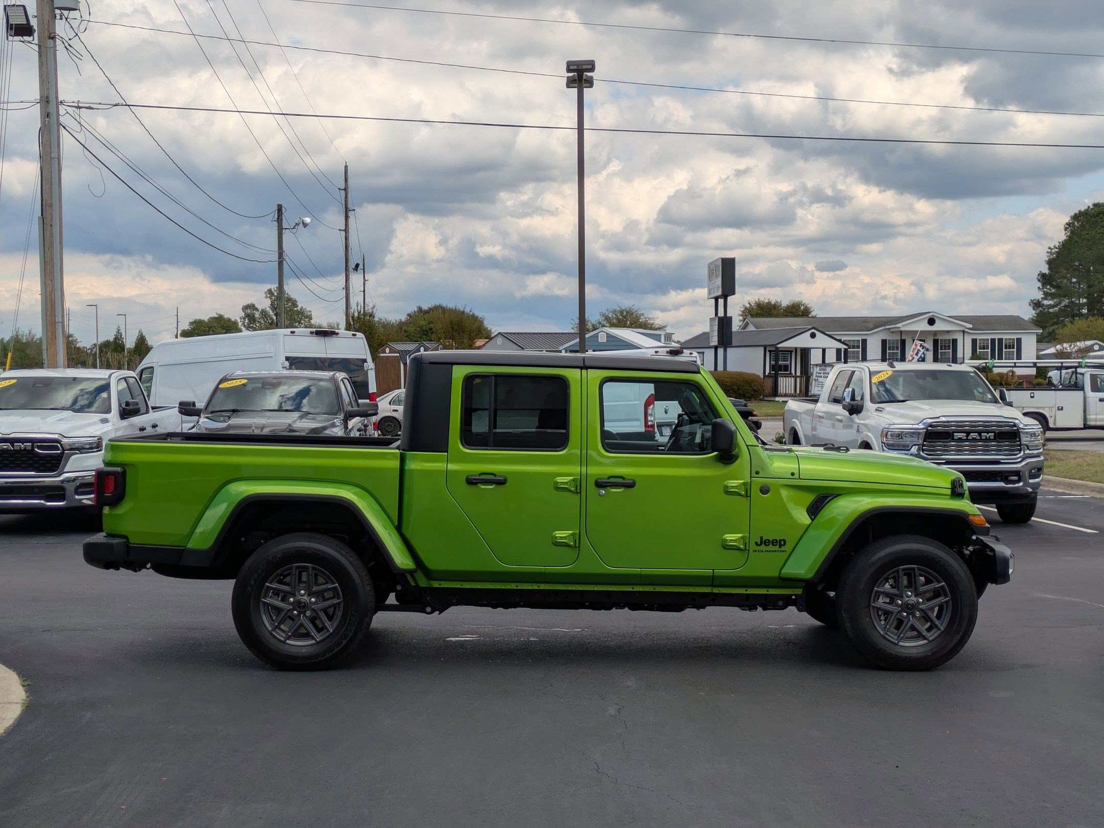 2025 Jeep Gladiator Sport photo 4