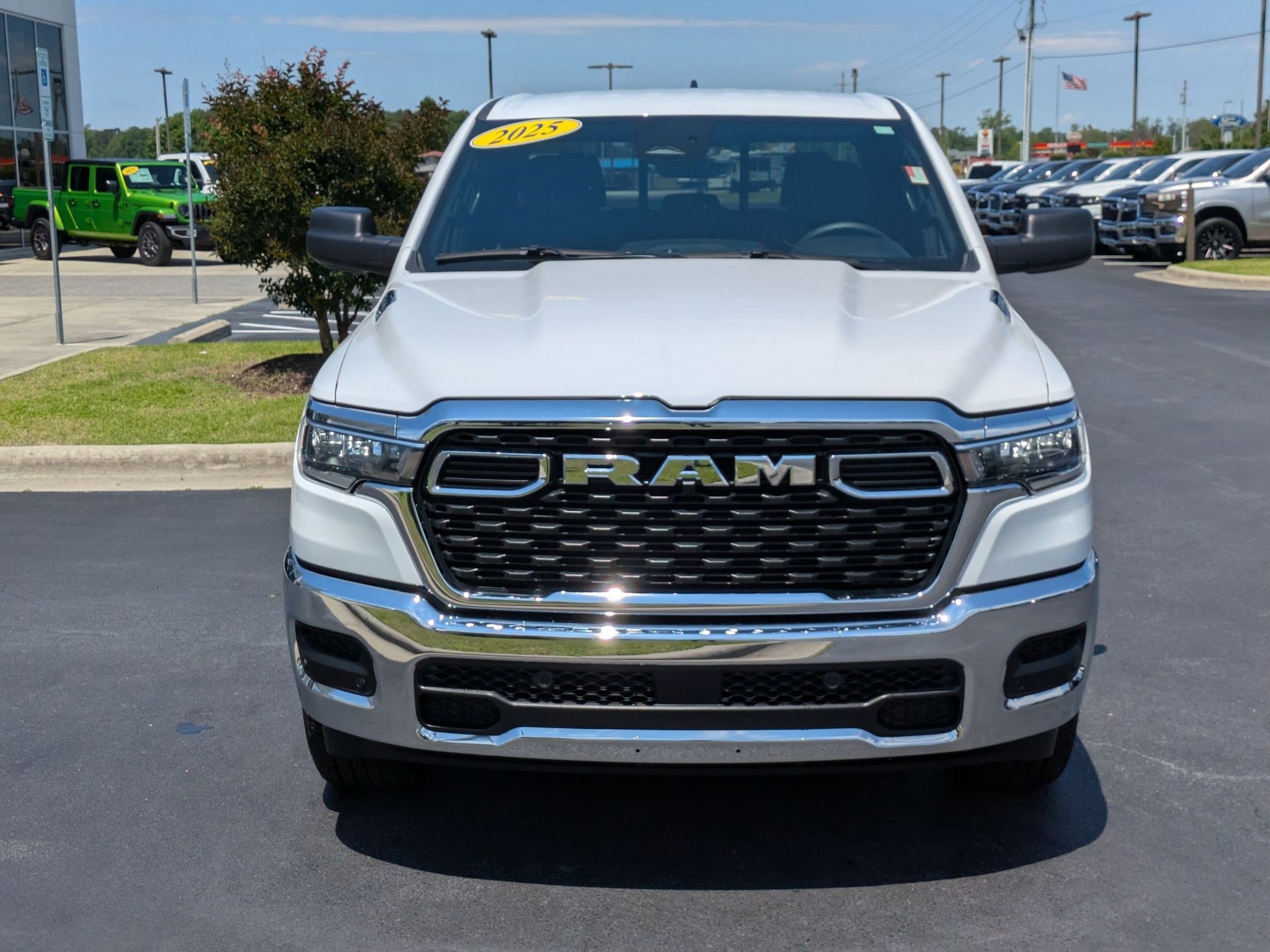2025 Ram 1500 Tradesman photo 2