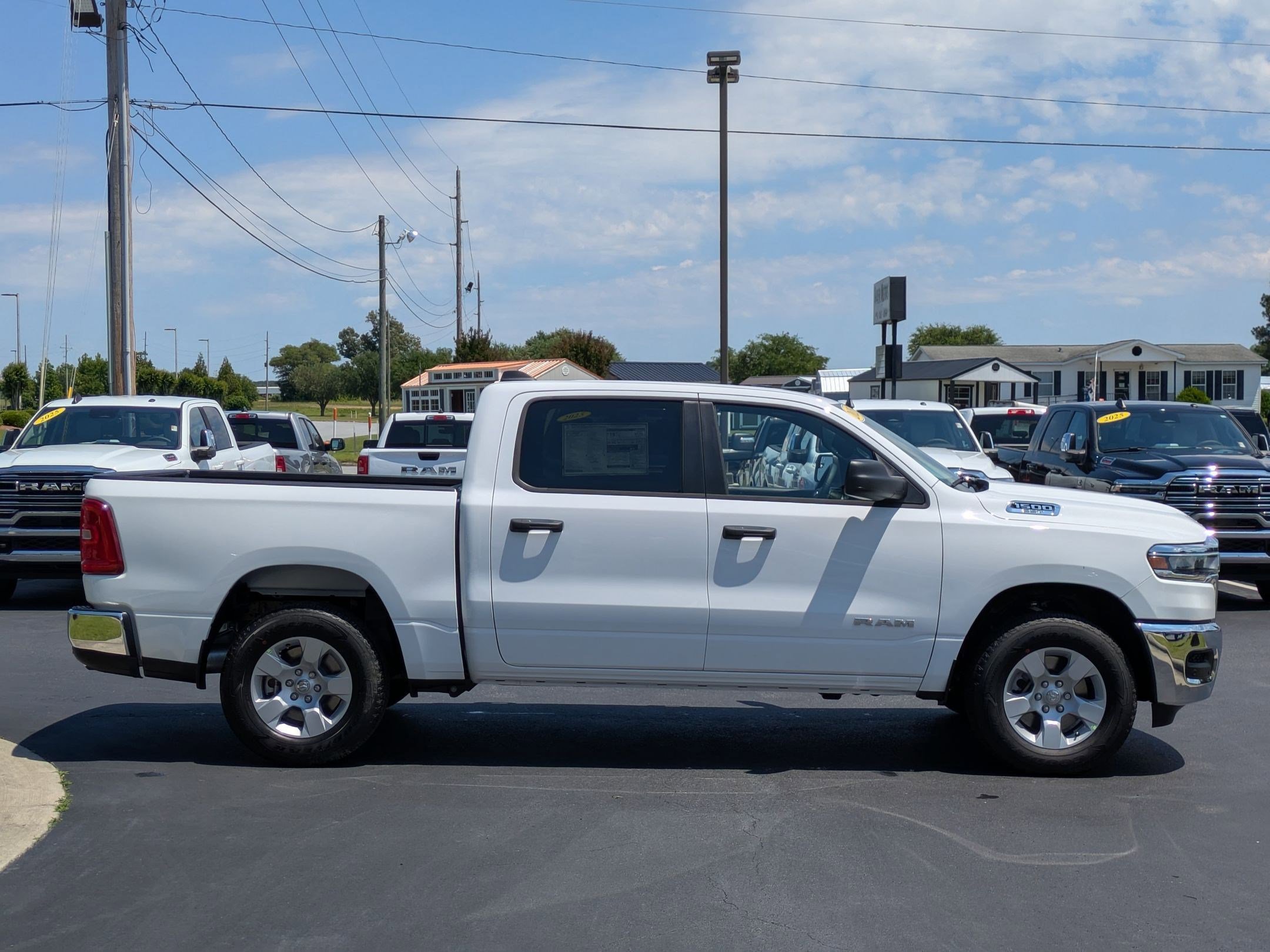 2025 Ram 1500 Tradesman photo 4