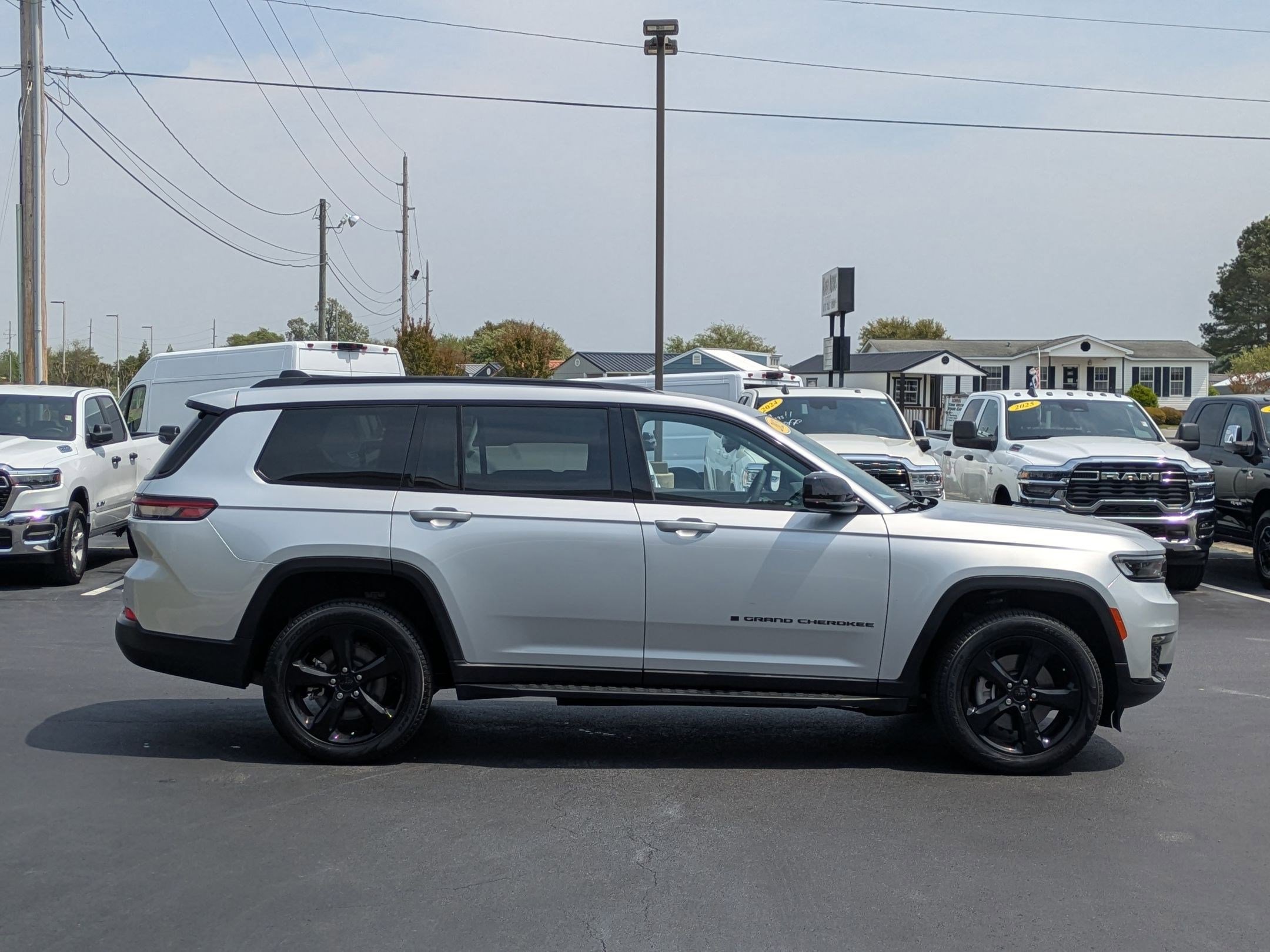 2023 Jeep Grand Cherokee Limited photo 4