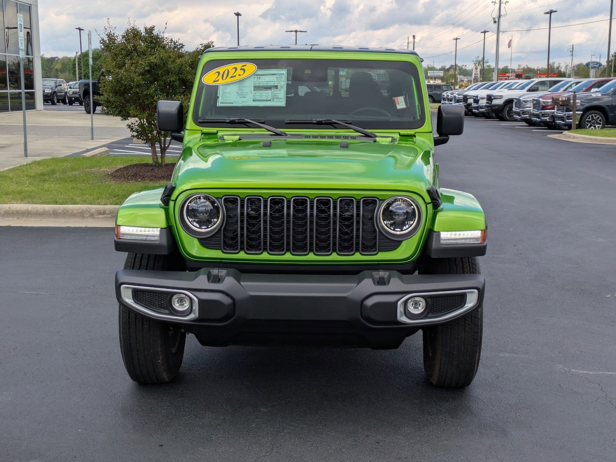 2025 Jeep Gladiator Sport photo 2