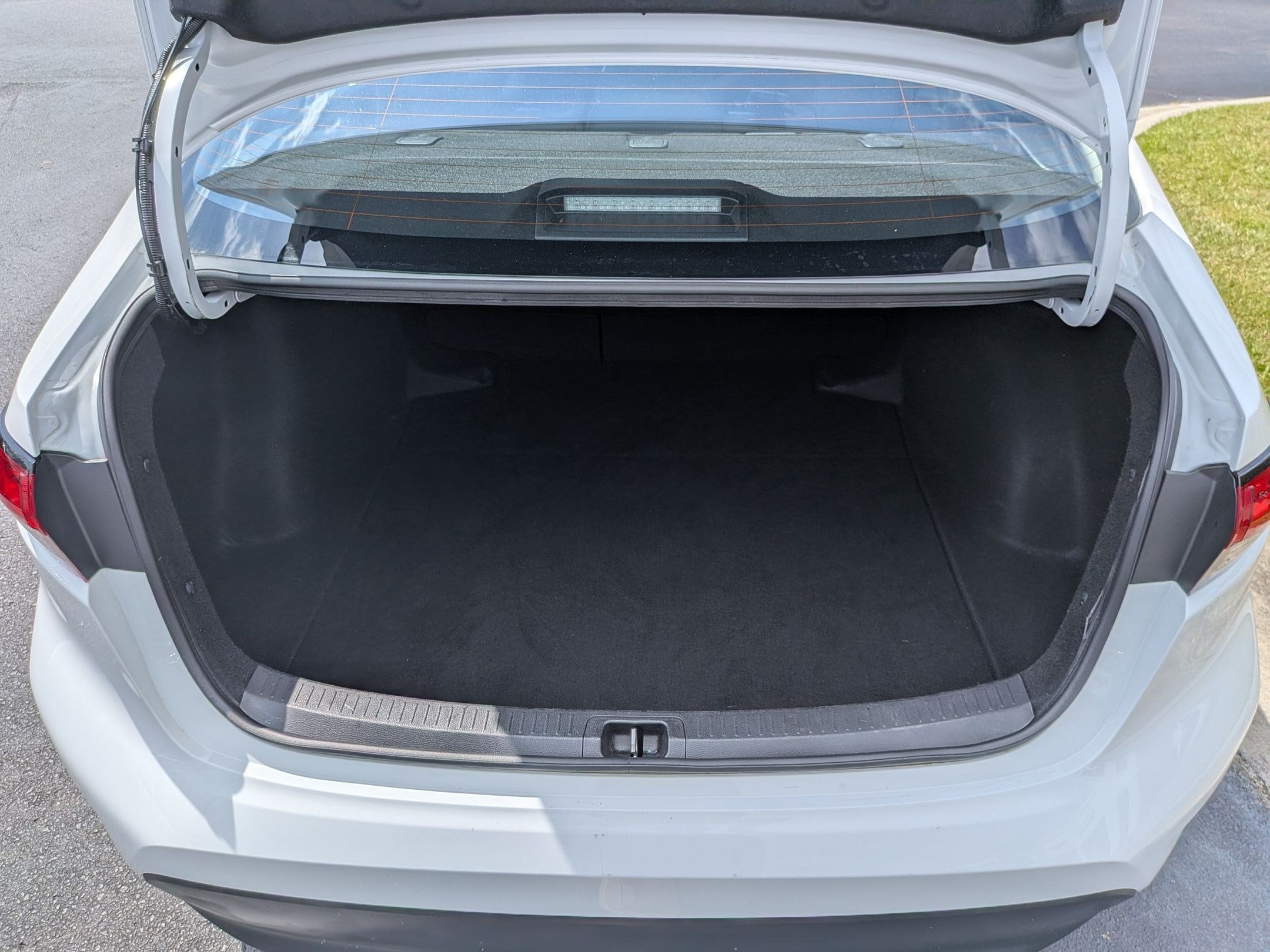 2025 Toyota Corolla LE - Photo 20