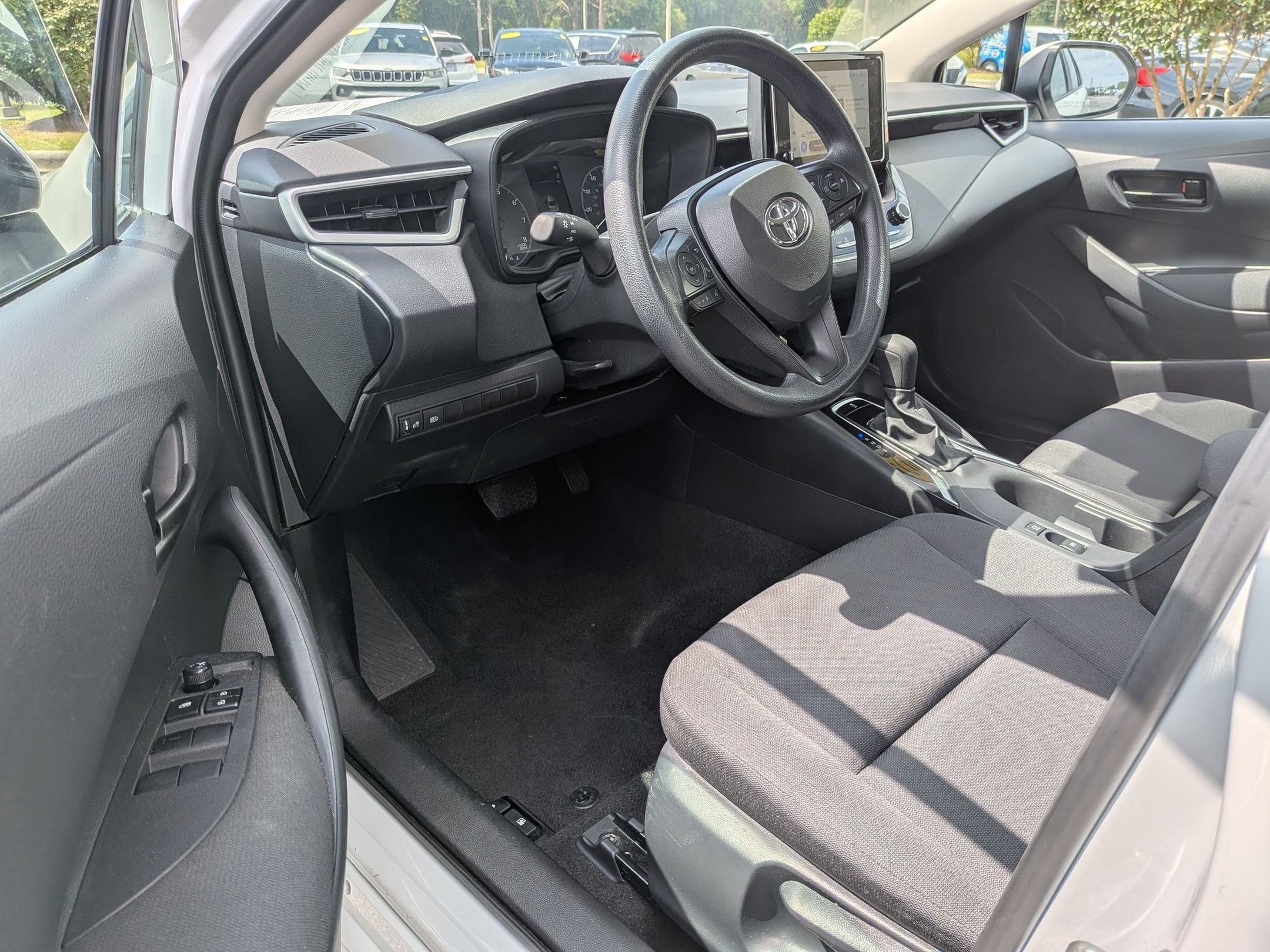 2025 Toyota Corolla LE - Photo 11