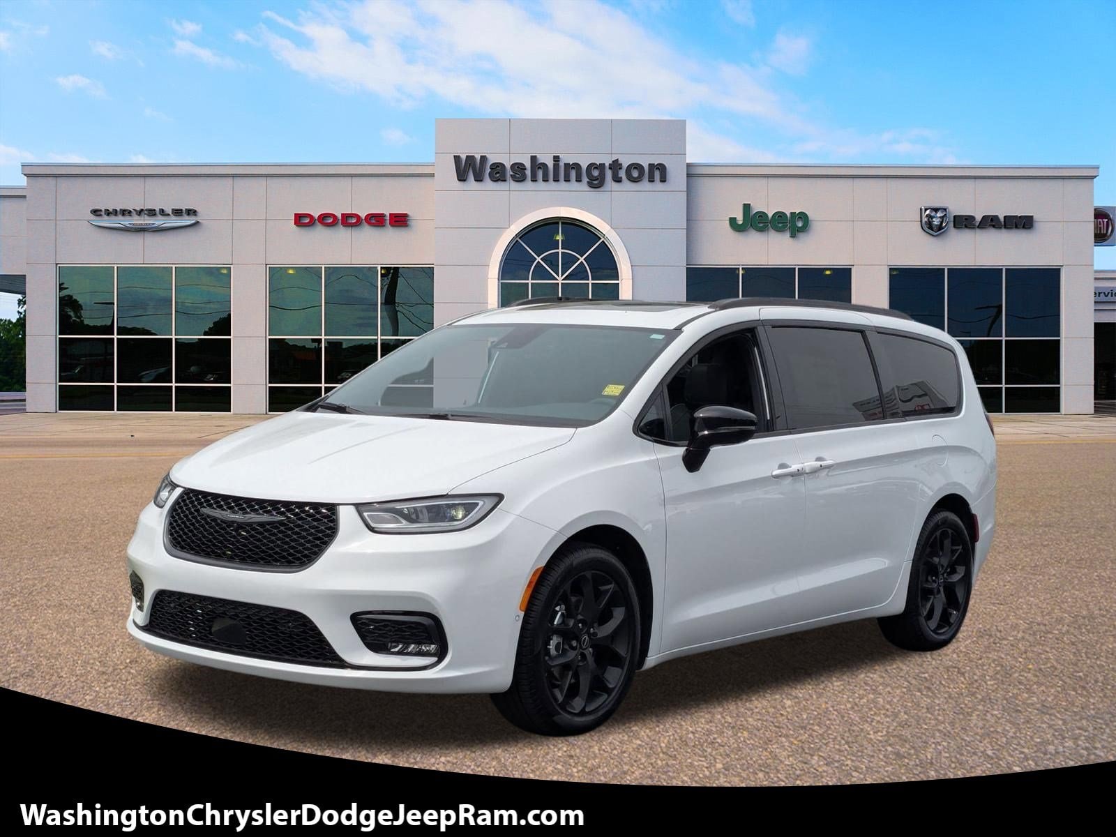 2026 Chrysler Pacifica Limited's photo