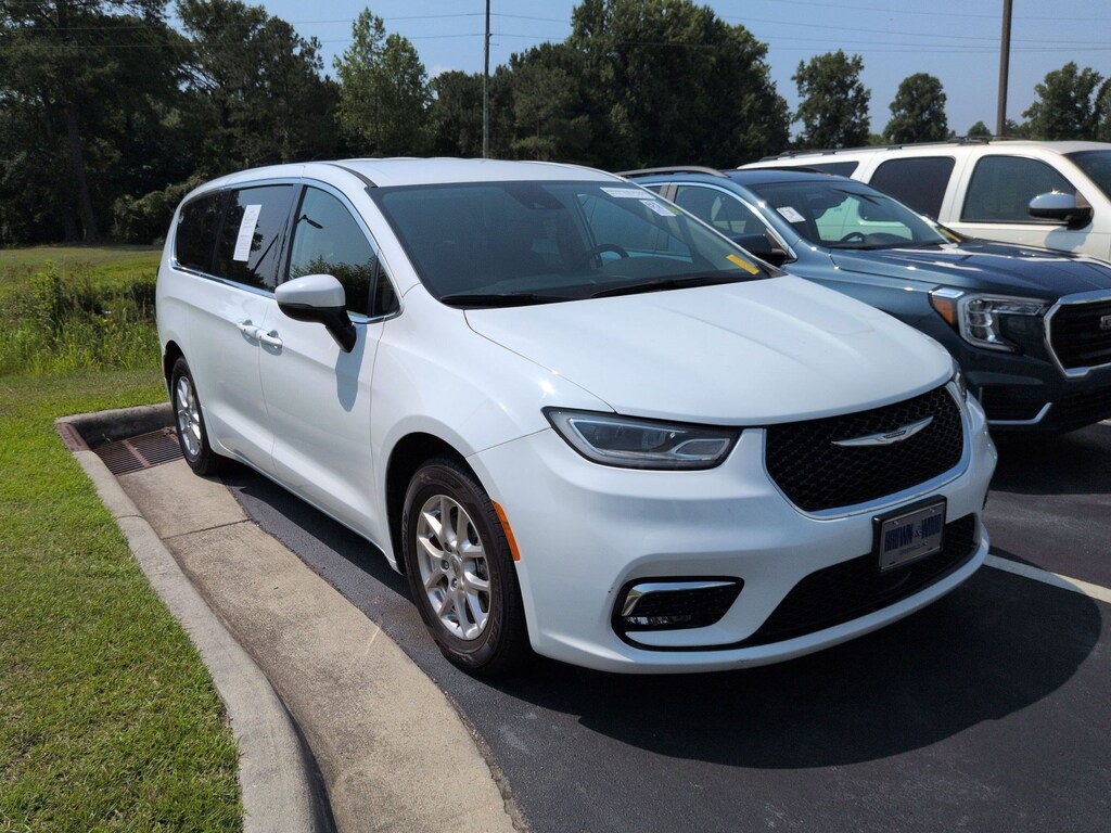 Used 2023 Chrysler Pacifica Touring L Van Passenger Van