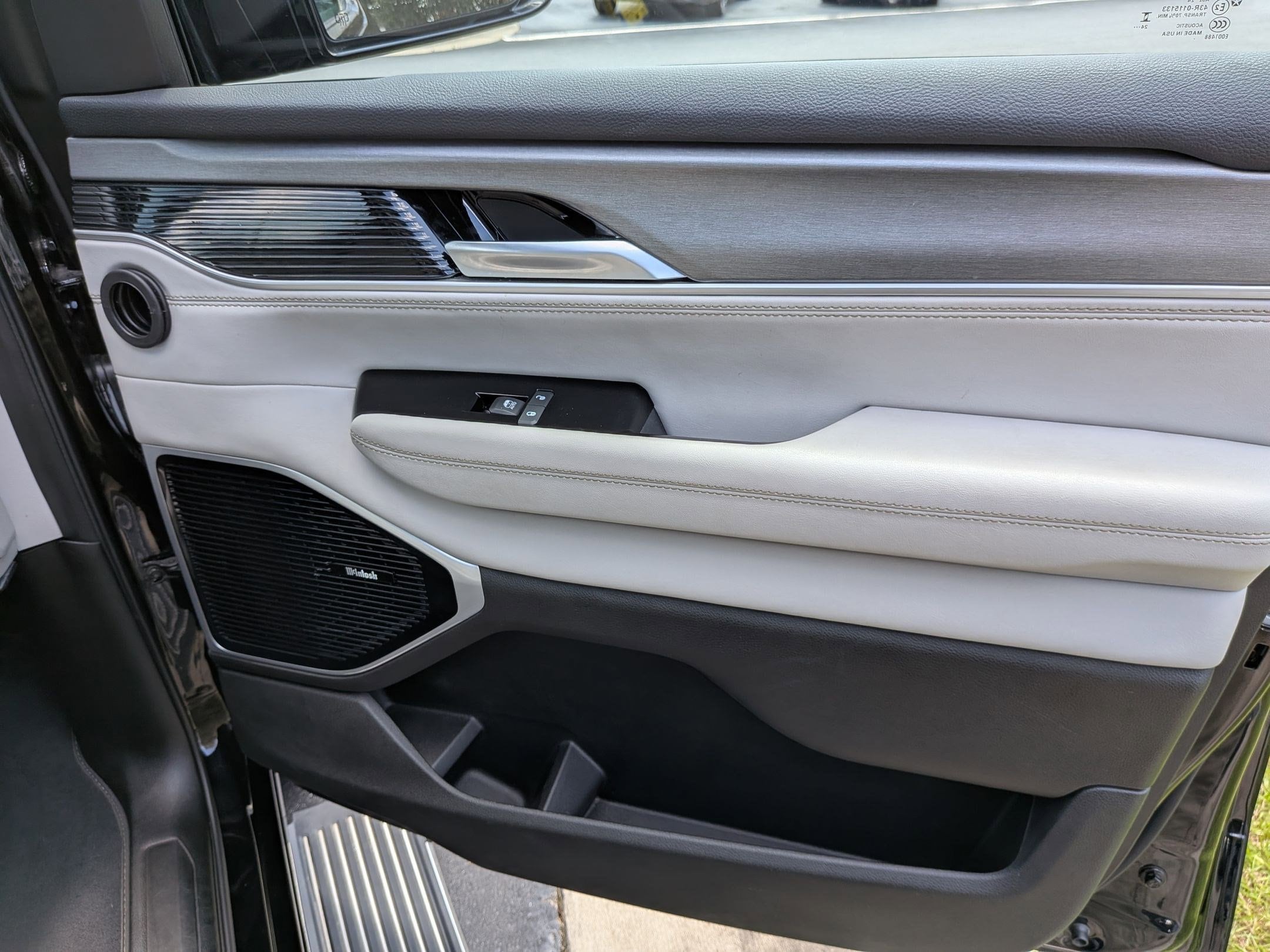 2025 Jeep Wagoneer Series III - Photo 25