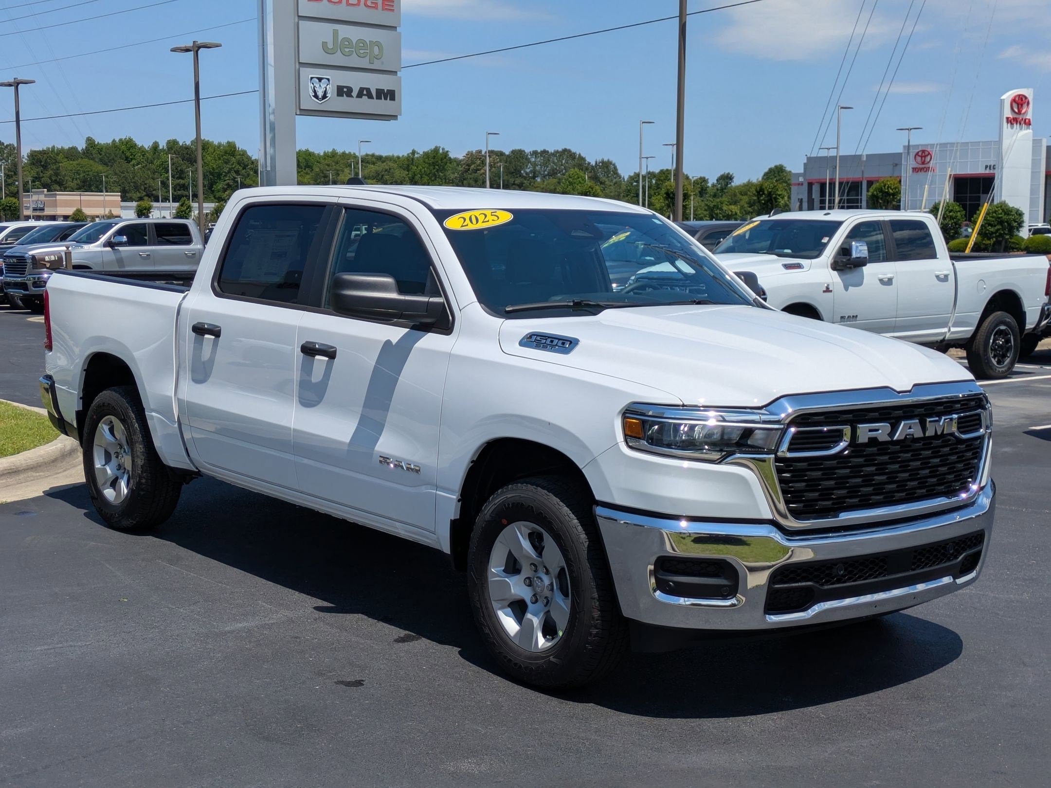 2025 Ram 1500 Tradesman photo 3