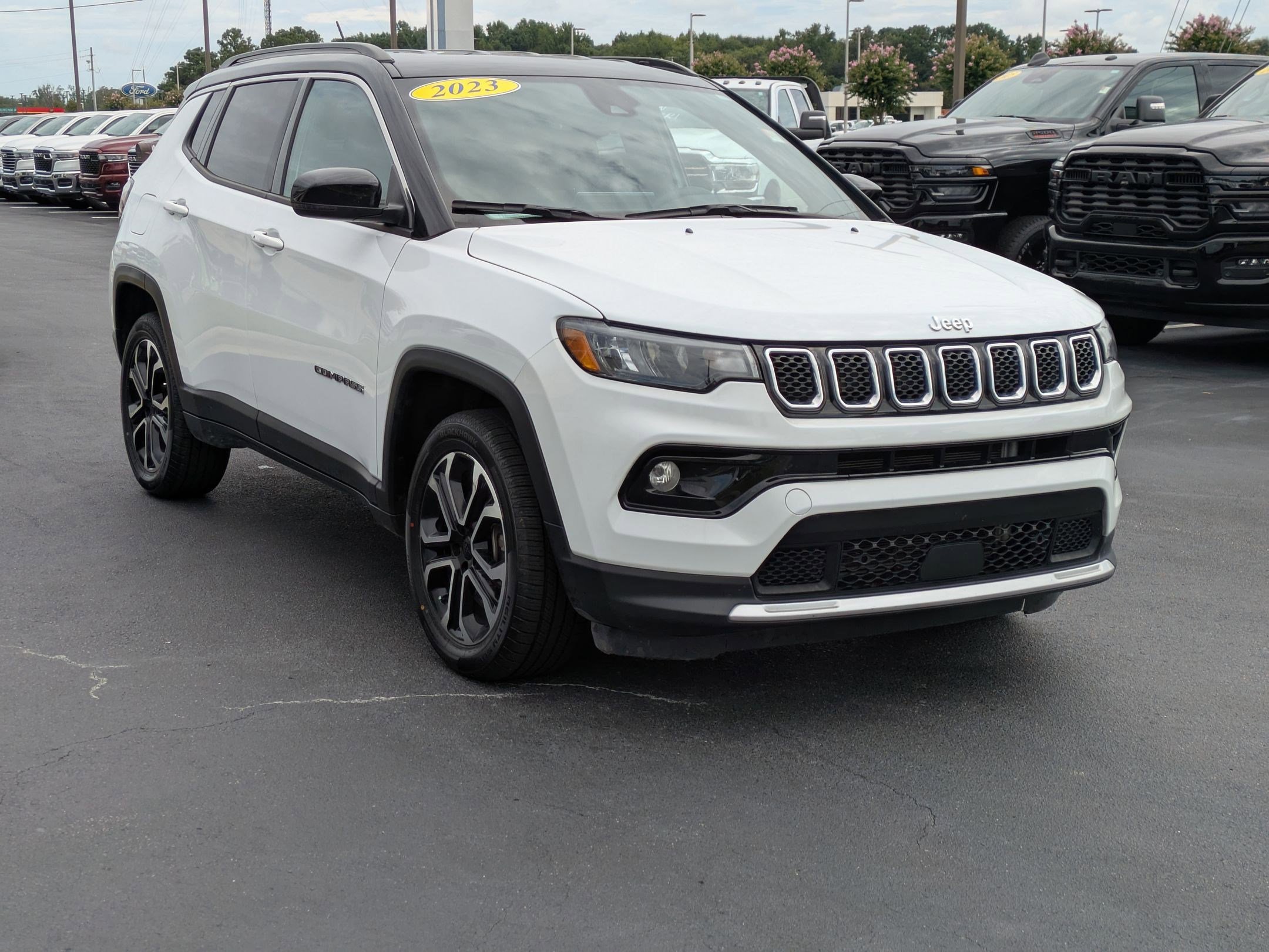 2023 Jeep Compass Limited photo 2