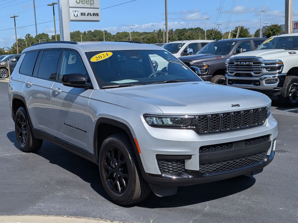 Used 2024 Jeep Grand Cherokee L Laredo SUV