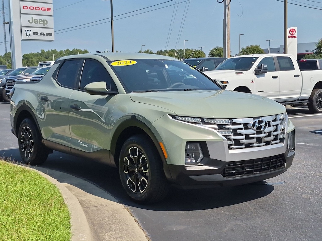 Used 2024 Hyundai Santa Cruz 2.5L SE Truck Crew Cab