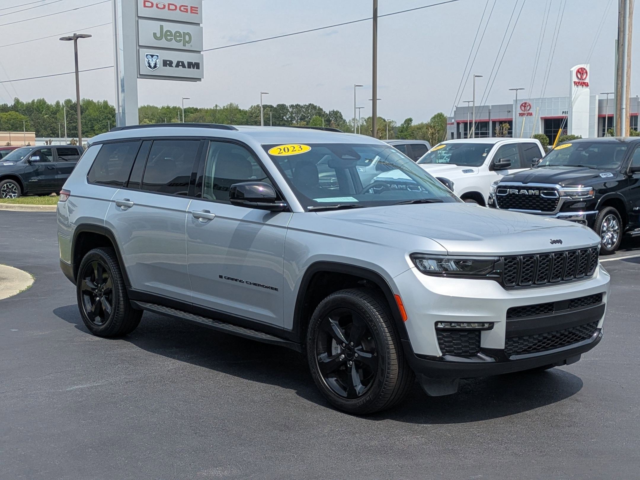 2023 Jeep Grand Cherokee Limited photo 3