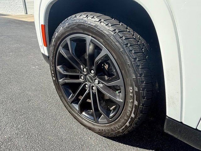 2024 Jeep Grand Wagoneer L II photo 3