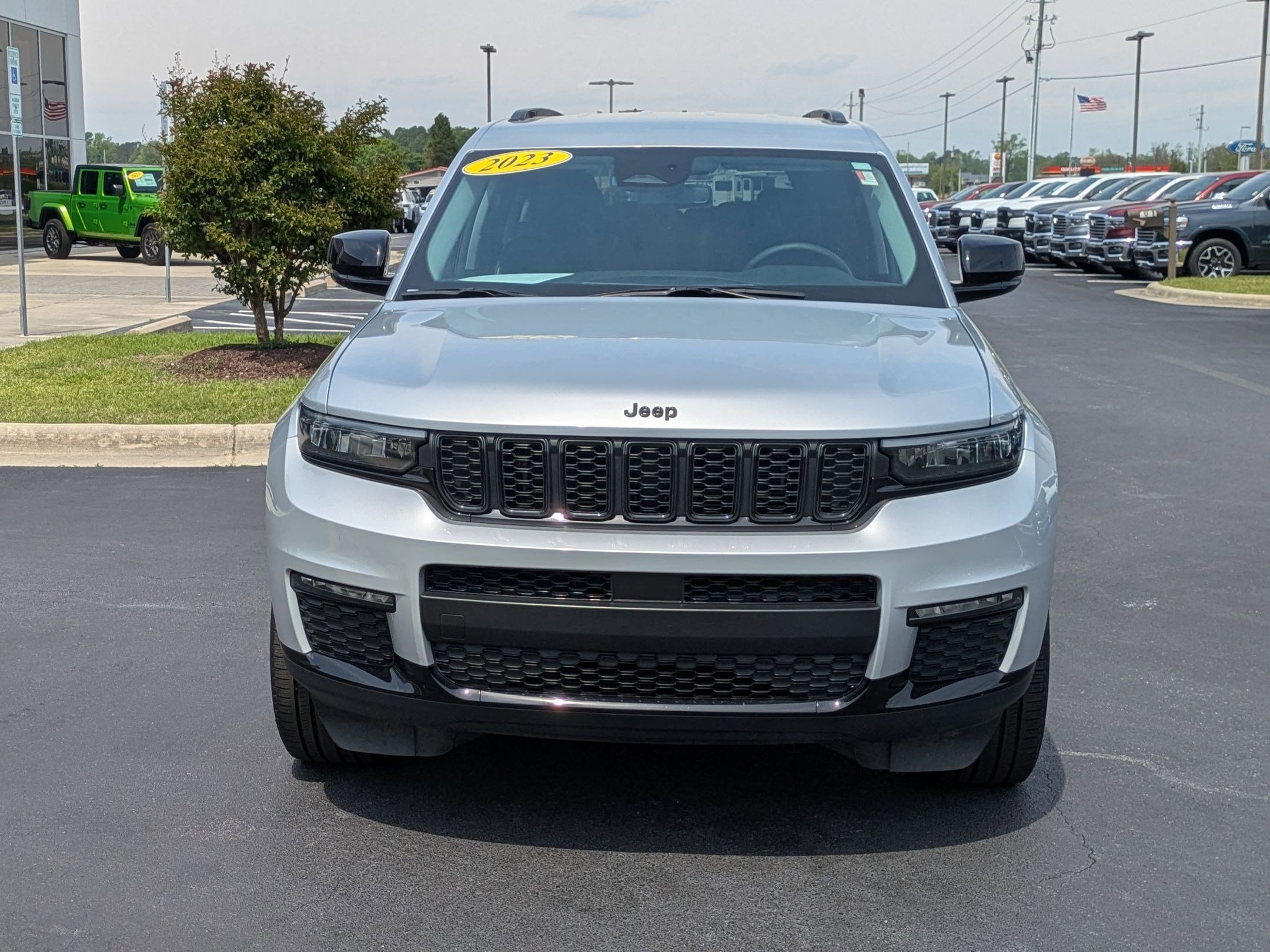 2023 Jeep Grand Cherokee Limited photo 2