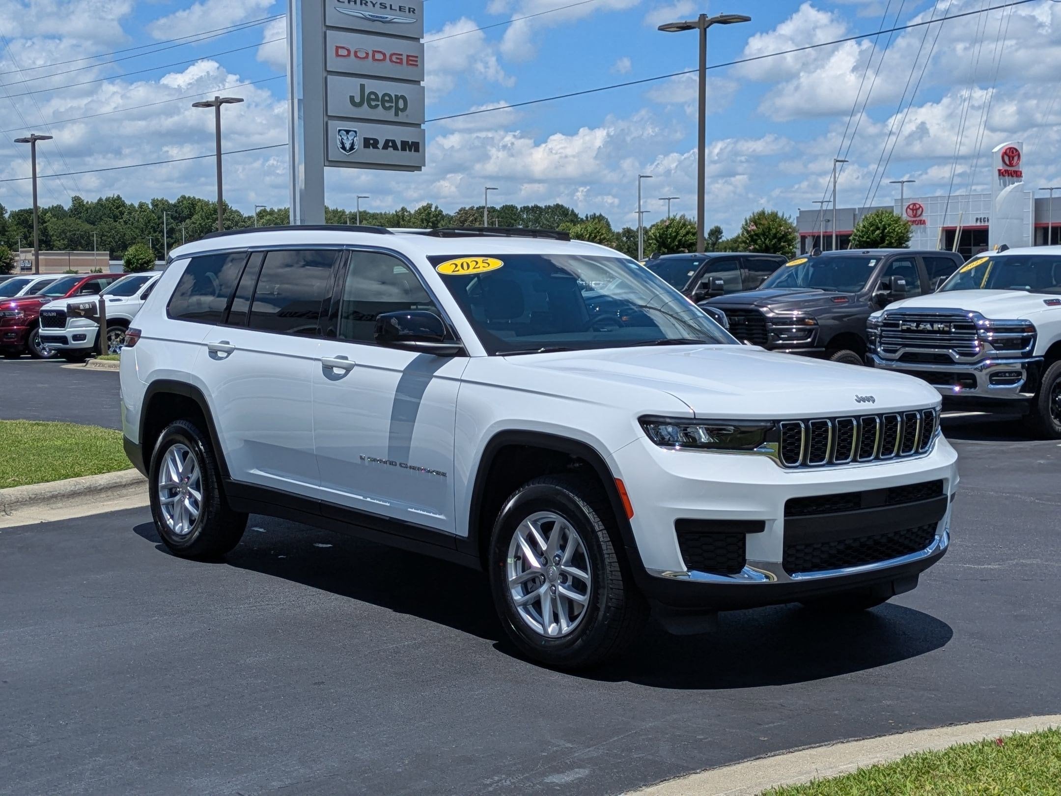 チャウヌ シーグリ 2023 OFFICIAL PHOTO BOOK in LA New Jeep Grand Cherokee L in Washington