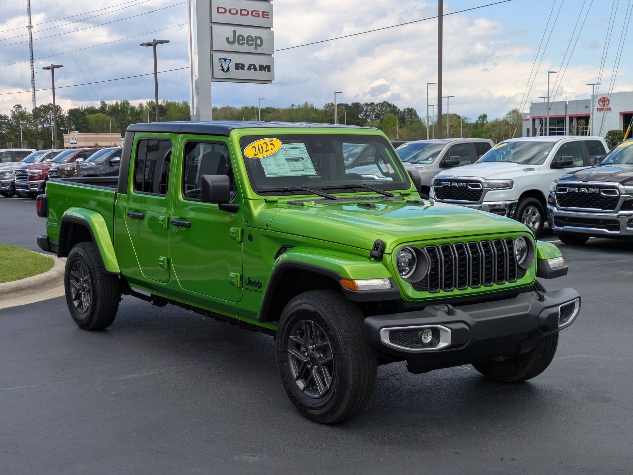 2025 Jeep Gladiator Sport photo 3