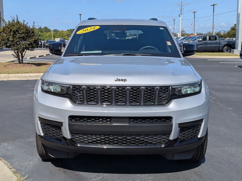 Used 2024 Jeep Grand Cherokee L Laredo SUV