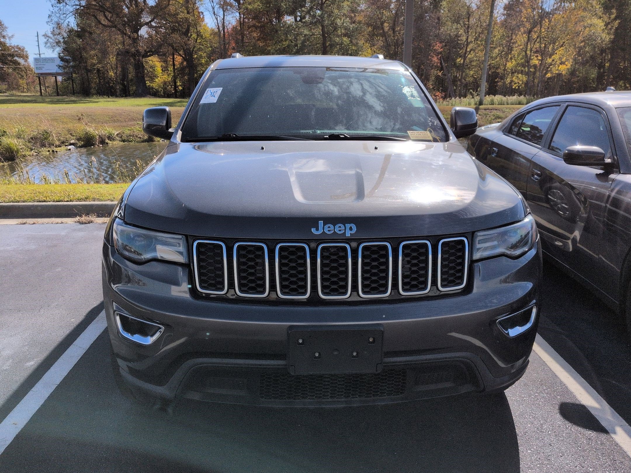 2021 Jeep Grand Cherokee Laredo photo 2