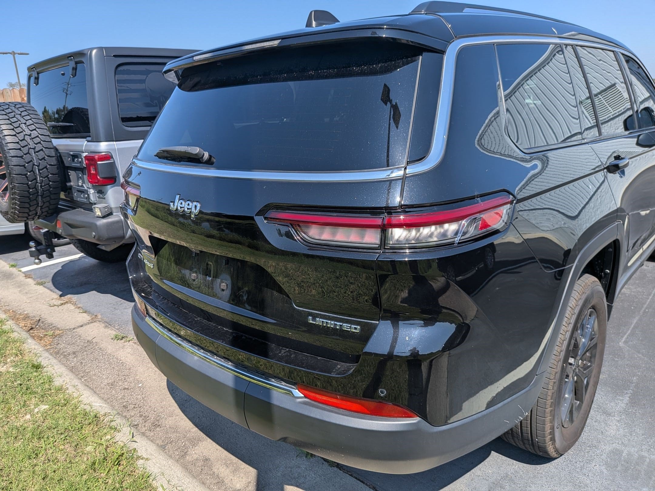 View vehicle photo 4