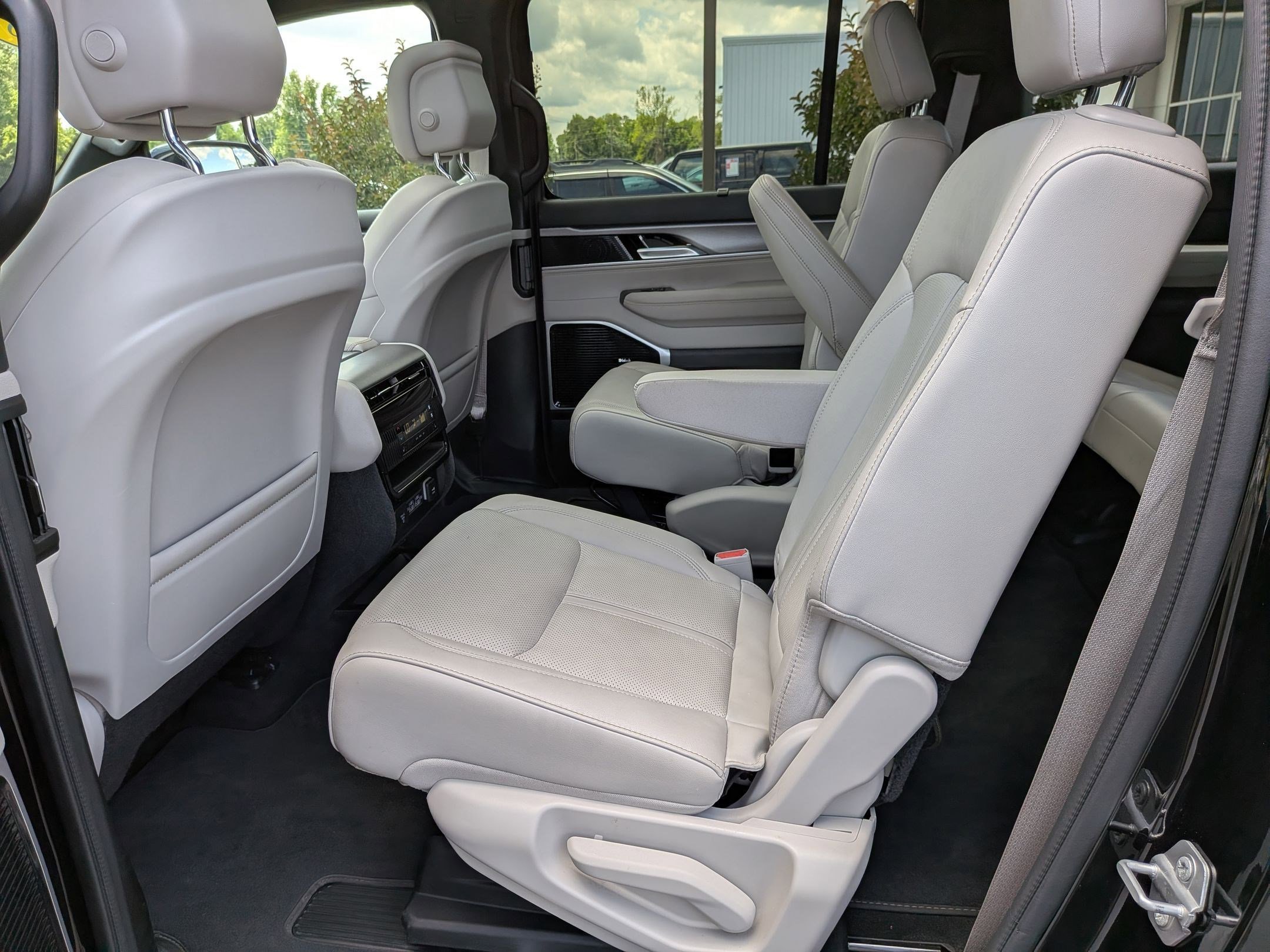 2025 Jeep Wagoneer Series III - Photo 18