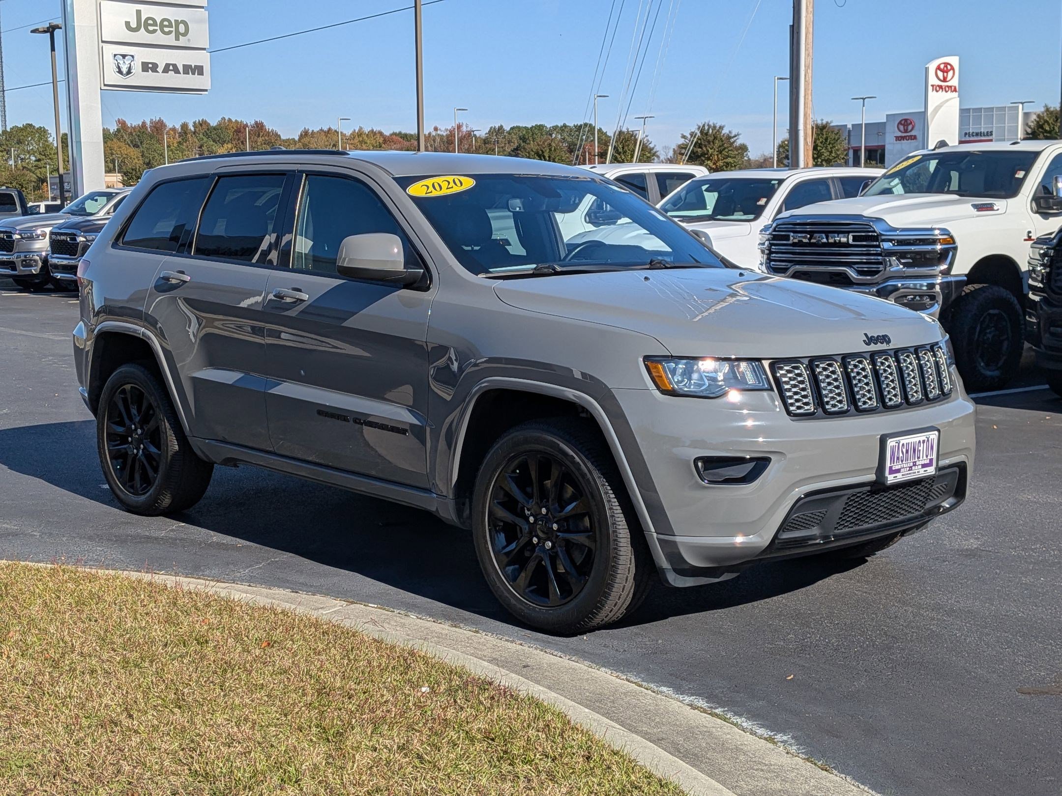 2020 Jeep Grand Cherokee Altitude photo 2