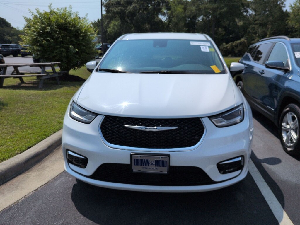 Used 2023 Chrysler Pacifica Touring L Van Passenger Van