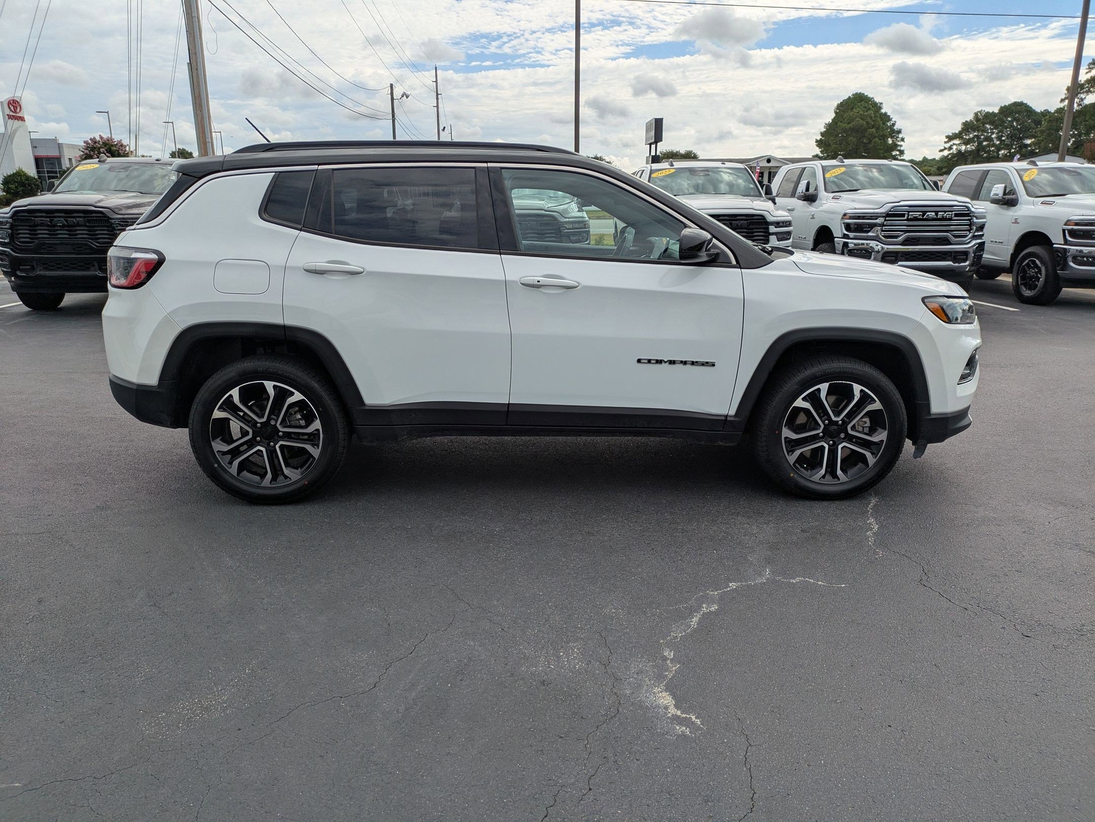 2023 Jeep Compass Limited photo 3