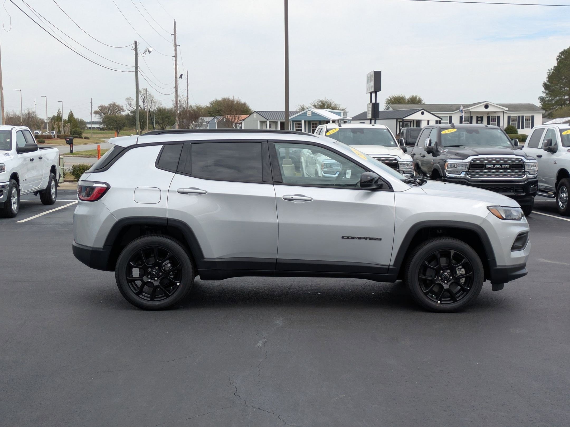 2025 Jeep Compass Latitude photo 4