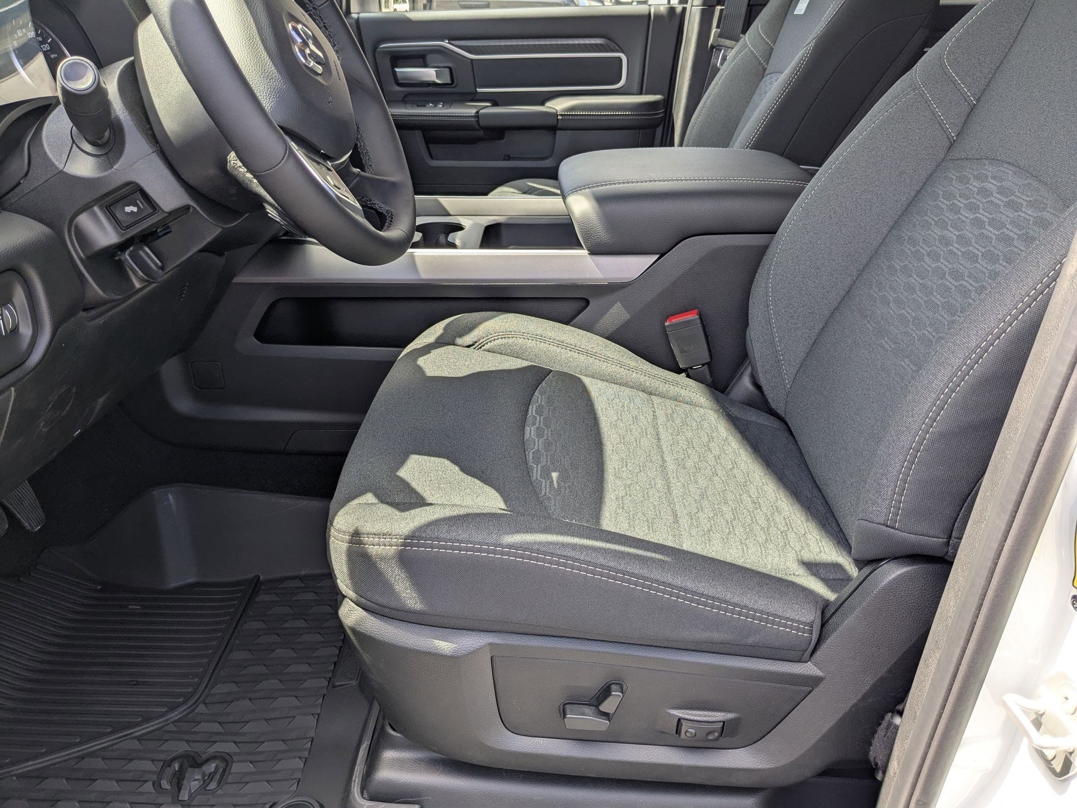 2026 RAM 2500 Big Horn - Photo 12
