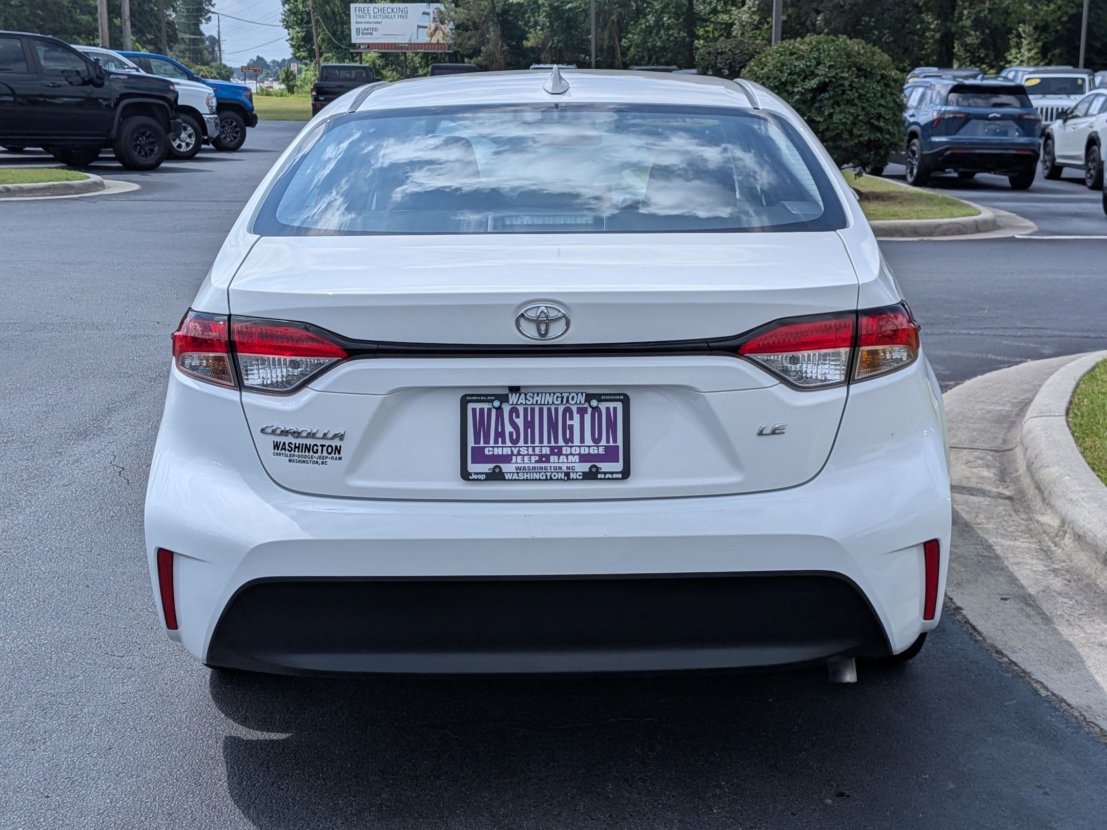 2025 Toyota Corolla LE - Photo 6