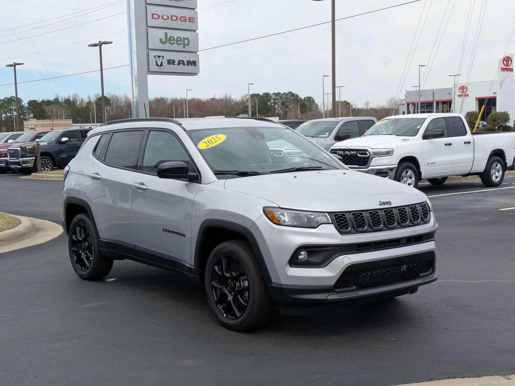 2025 Jeep Compass Latitude photo 3
